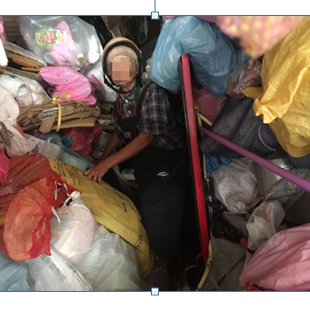 獨老垃圾堆滿屋，海青志工出動協助整理環境！