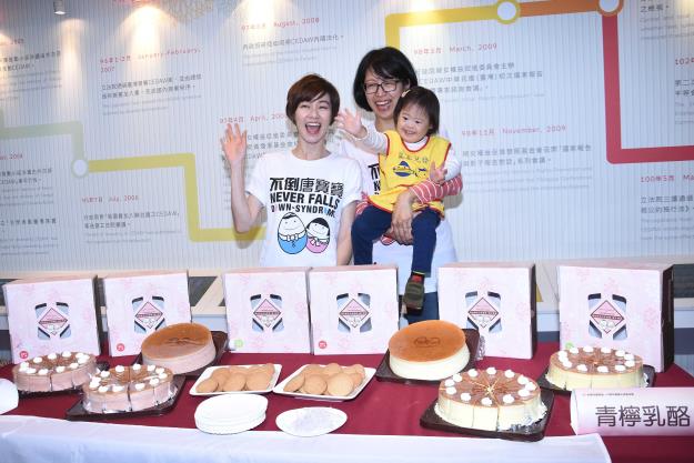 周幼婷出席「母愛甜蜜·糕調傳情」公益活動