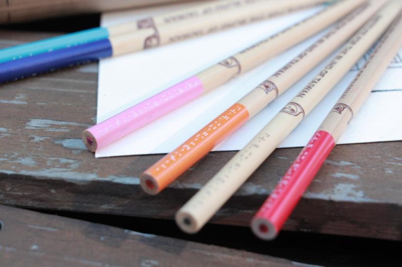 伊布歡樂童年色鉛筆