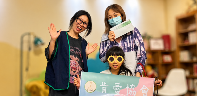 希望女兒能有一張書桌的單親媽
