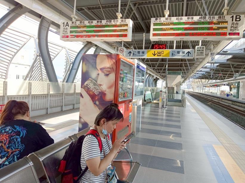 從「公車」到「火車」的自立之路